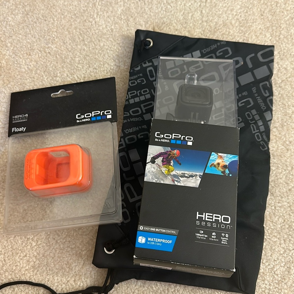 GoPro Hero Session with Floaty, Hand wrist body mount, & Bag